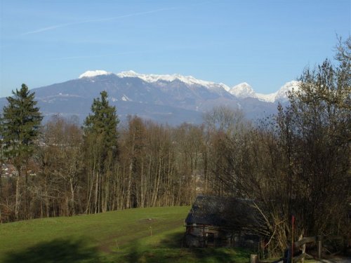 Še en ovinek in že bomo pri Mengeški koči ...